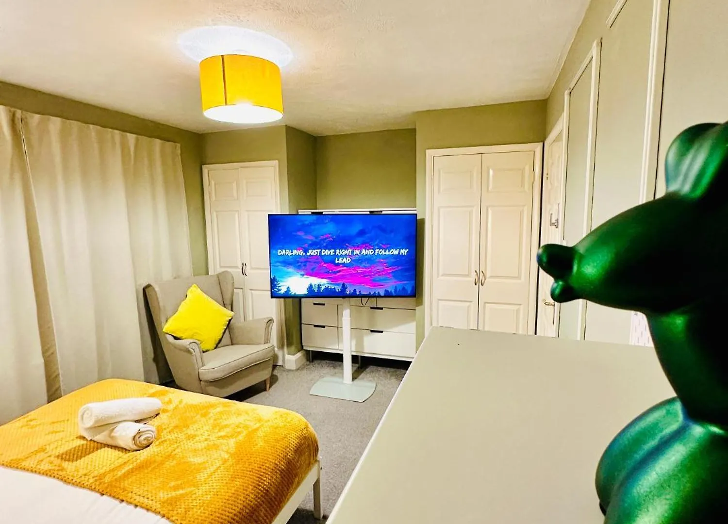 Opulent Marriott Hotel London Guest house